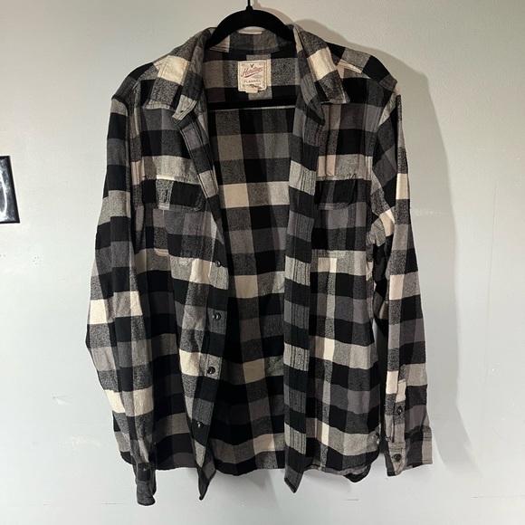 AE Heritage ✨ B&W Flannel 🖤🤍 - Picture 1 of 3